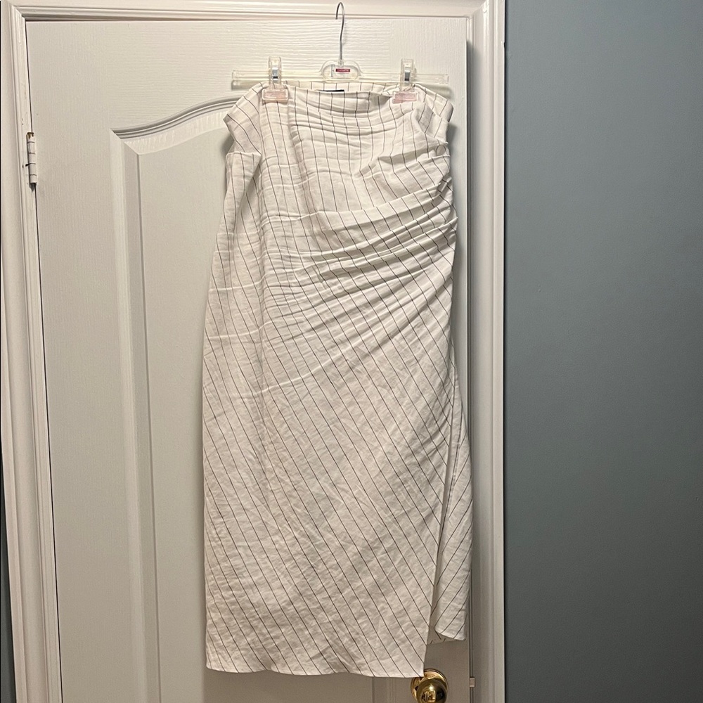 Massimo Dutti White Pencil Skirt with Subtle Stripes